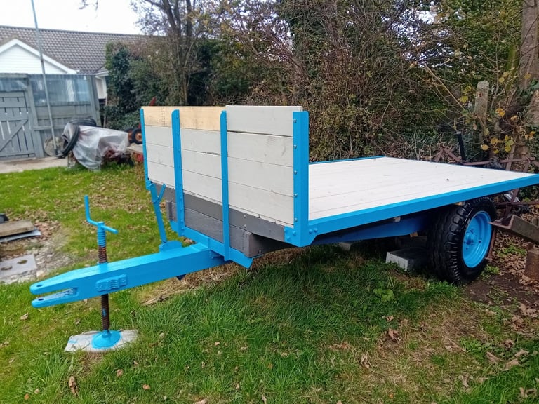 Flat bed tractor trailer