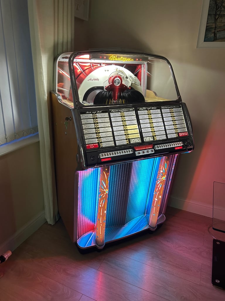 Wurlitzer 1800 jukebox 1955