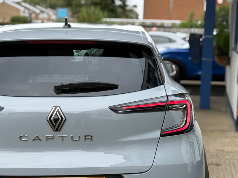 2025 Renault Captur 1.0 TCE 90 Evolution 5dr, UNDER 10 MILES, SEPTEMBER 2028 RENAULT WARRANTY,  H...