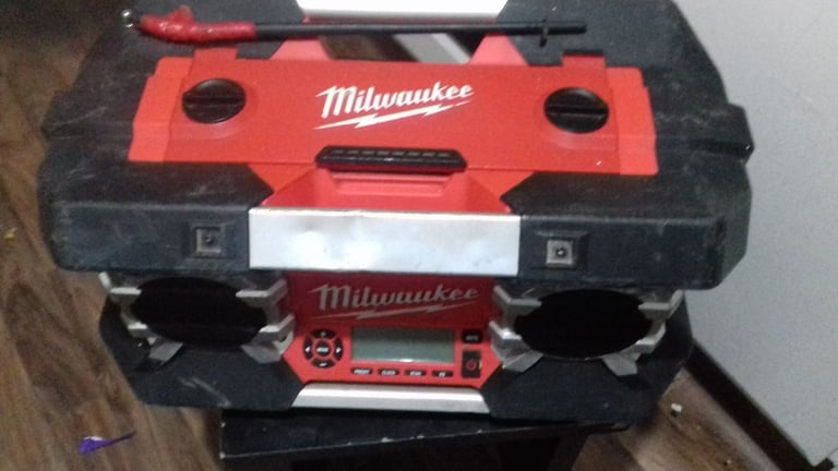 milwaukee heavy duty radio ready for use 