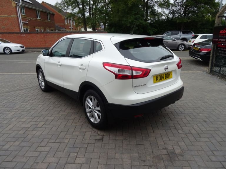  Nissan Qashqai 1.2 DiG-T Acenta 5dr ideal family car Petrol