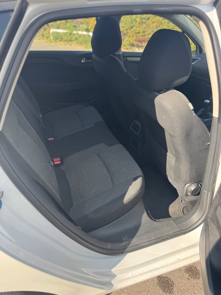 Citroen, C4, Hatchback, 2015, Manual, 1560 (cc), 5 doors