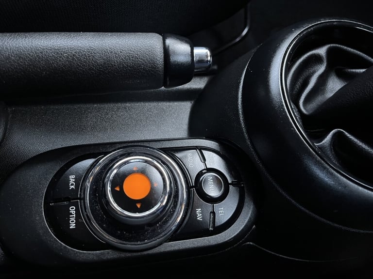 2017 MINI Hatch 1.5 Cooper D 5dr Auto HATCHBACK DIESEL Automatic