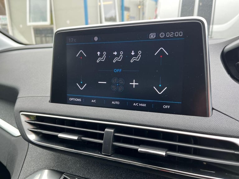 Peugeot 3008 ALLURE PURETECH S/S 1.2 130ps Petrol Automatic in Bronze