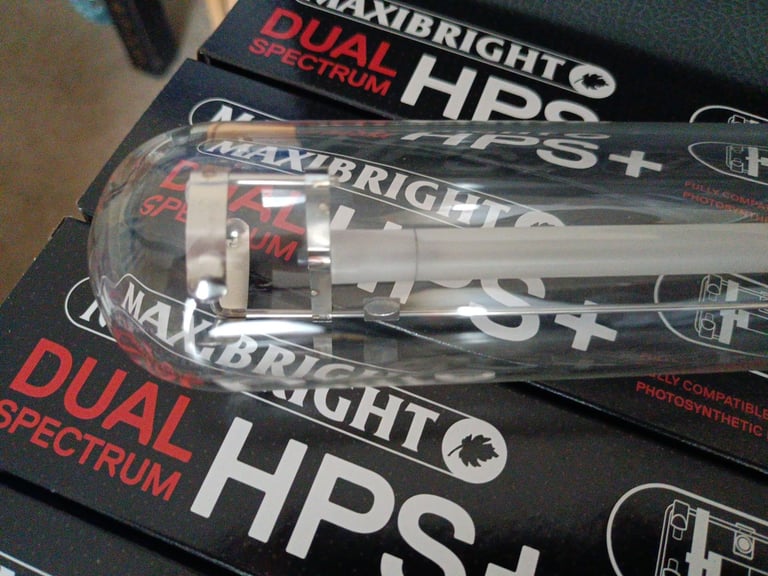Maxibright 600W Dual Spectrum HPS Lamp Grow Light (24 each LED Bulbs)