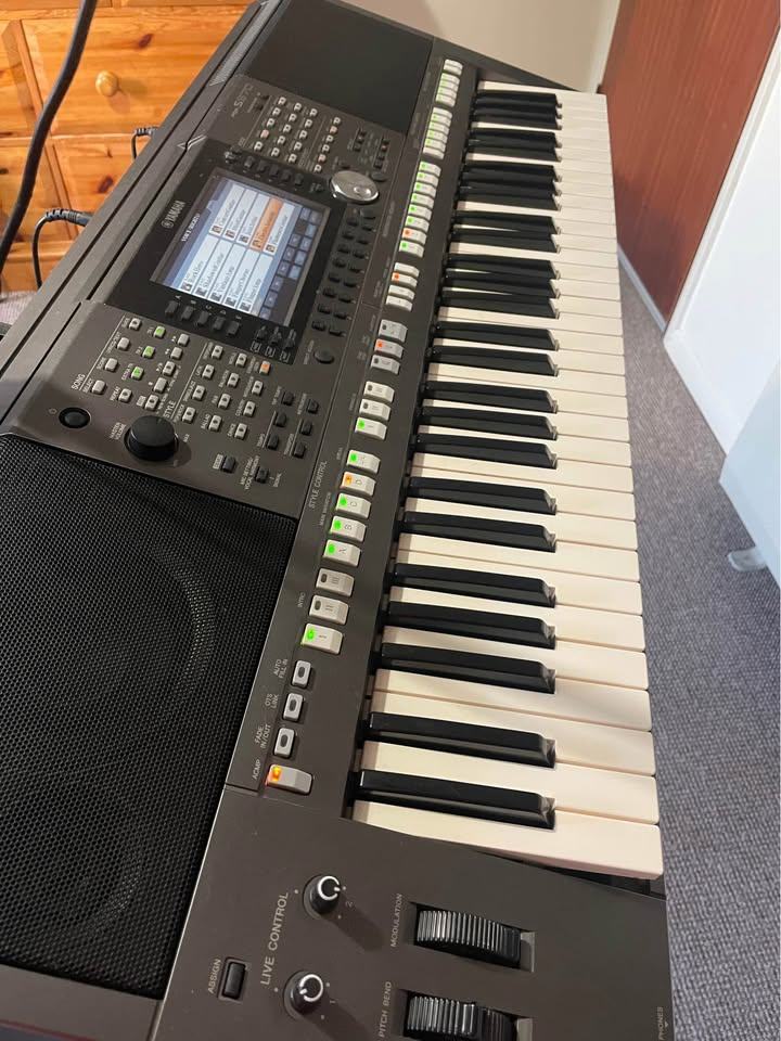 Yamaha PSR S970 Professional arranger keyboard BARGAIN FOR PRICE !!!!!