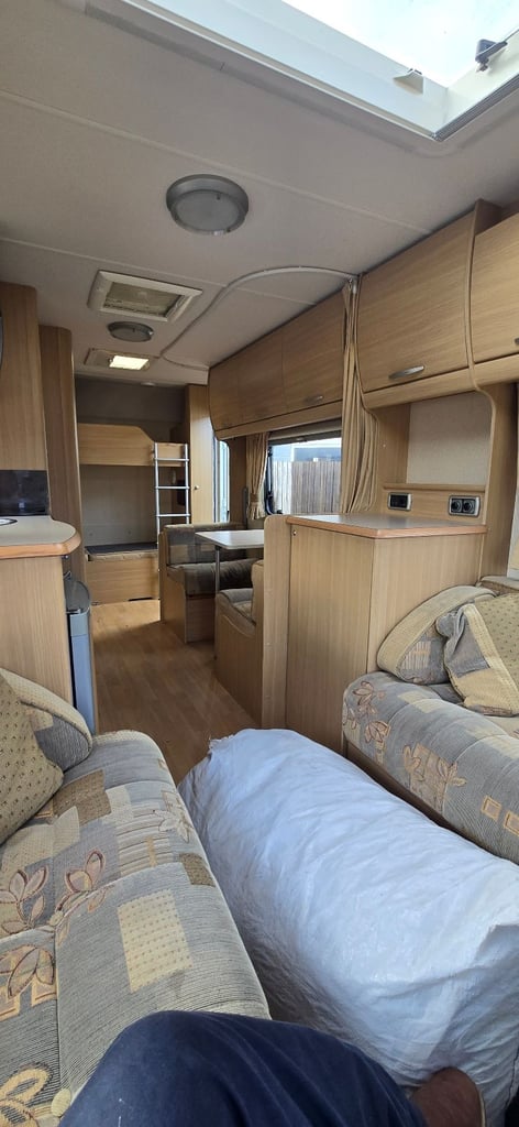 Abbey freestyle 560/6 berth fixed bunk beds 2008 motor mover full awning 