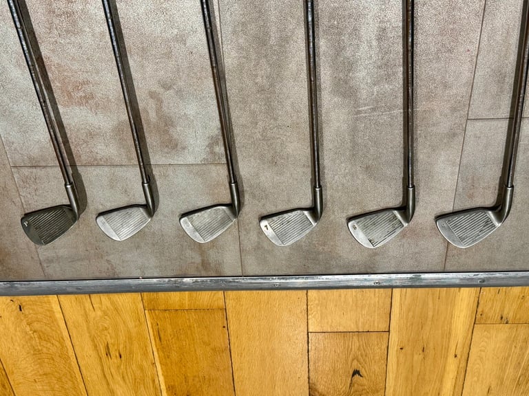 Tour Model III LI-Grlive Cavity Style Right Handed Irons Set (5-9, P) – Steel Shafts, Pro Only Grips