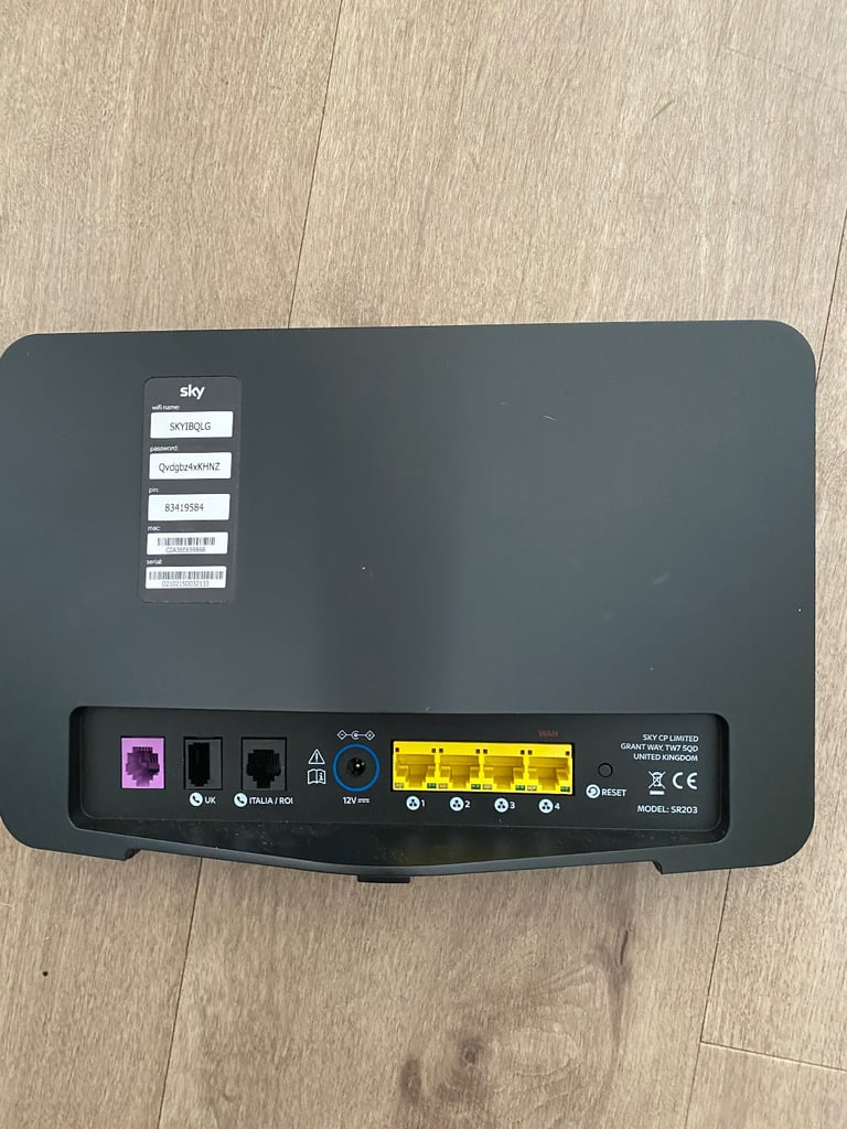 Sky Broadband Q Router 4.2 hub WiFi Model SR203 Latest model, unboxed