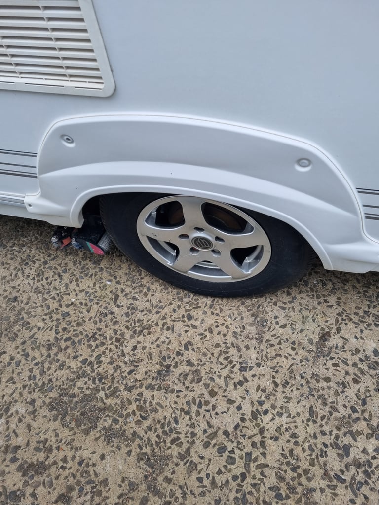 Abbey safari fixed bed excellent condition 