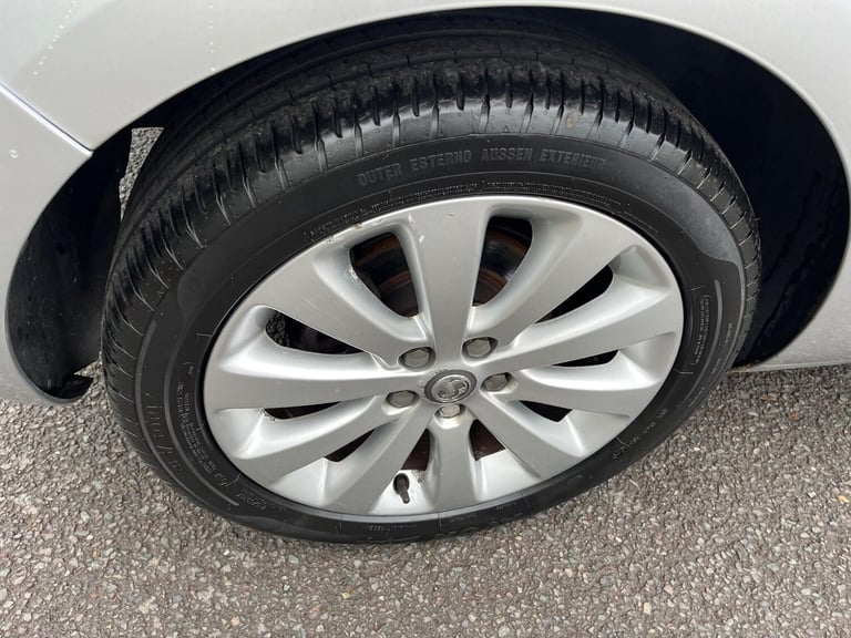 2010 Vauxhall Astra 1.4 16v Exclusiv Euro 5 5dr HATCHBACK Petrol Manual