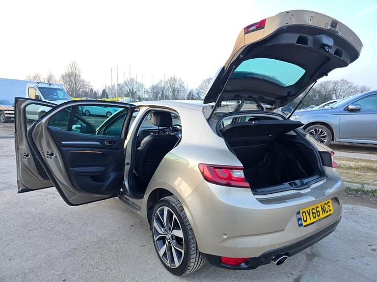 2016 Renault Megane 1.5 dCi Dynamique S Nav EDC Euro 6 5dr Hatchback Diesel Automatic