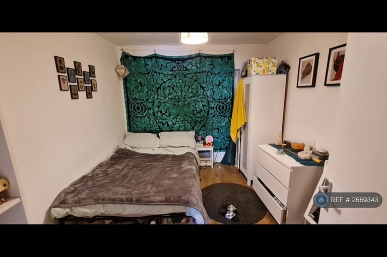 3 bedroom flat in St. Mary Road, London, E17 (3 bed) (#2669343)