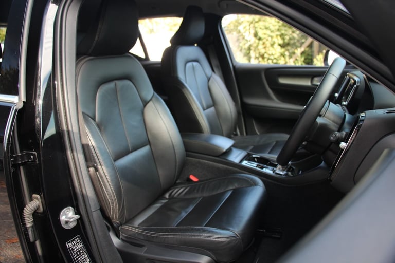 2022 Volvo XC40 T3 INSCRIPTION Estate Petrol Automatic