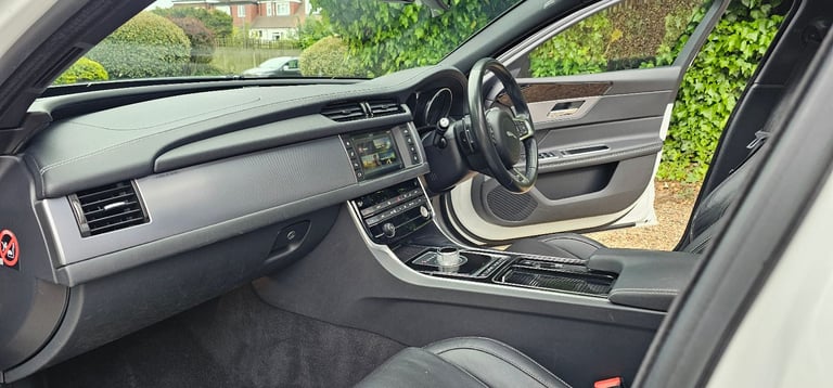 2016 Jaguar XF R-Sport 2.0D 180 Automatic 