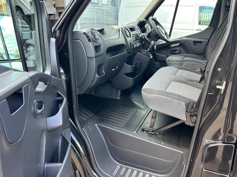 RENAULT MASTER 2.3 FWD SL28 dCi SWB LOW ROOF WHEELCHAIR ACCESS CREW Euro 6 NO VA