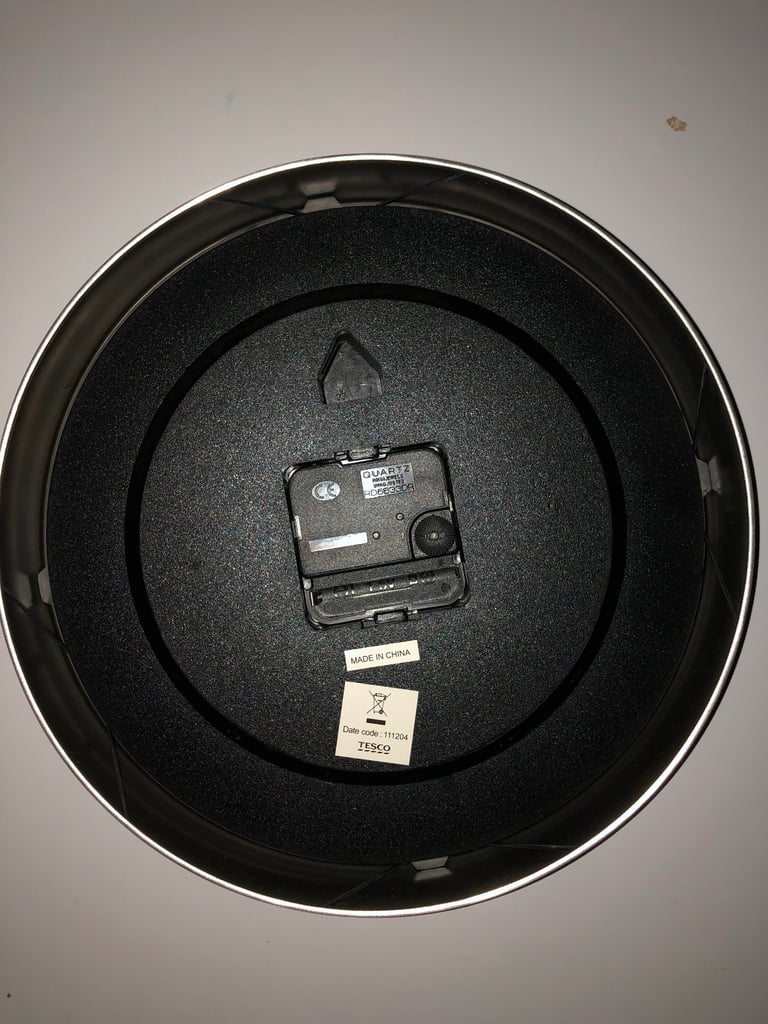 New Quartz Wall Battery Clock  Silver surround black with white numbers