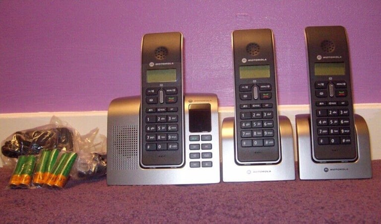 Motorola D213 Trio DECT Phone With Answer Machine 