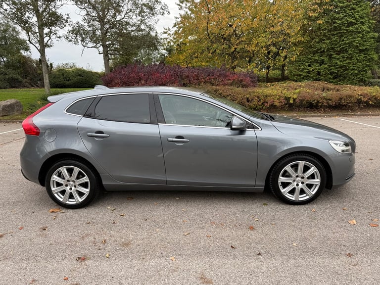 2017 Volvo V40 D2 [120] Inscription 5dr HATCHBACK Diesel Manual