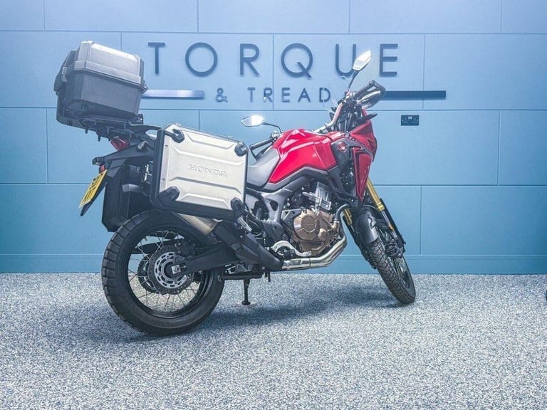 2017 17 HONDA CRF1000L AFRICA TWIN 1000 MANUAL - LOW MILES - FULL LUGGAGE