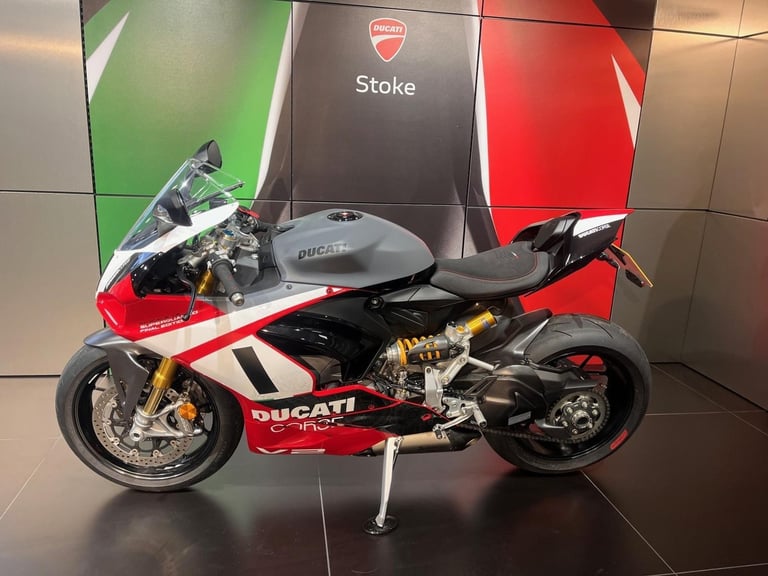 DUCATI PANIGALE V2 SUPERQUADRO FINAL EDITION HUGE BUILD SPEC !!