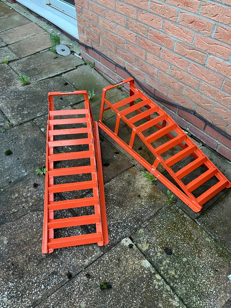 image for Halfords 2 tonne car ramps