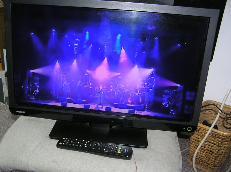 26ins TOSHIBA    DVD/CD   TV.  ( not smart. )