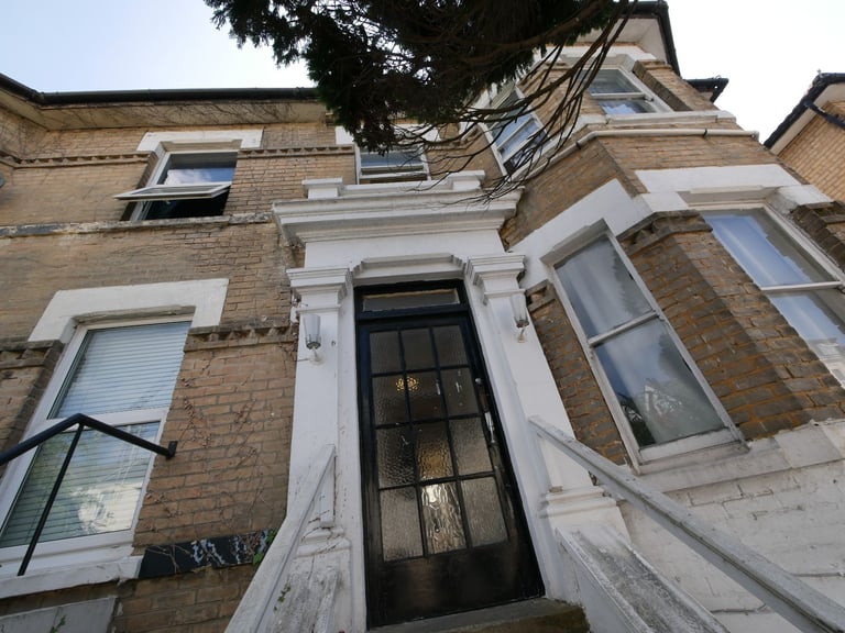 Double Room in Shared property near Big Train Station of Bournemouth