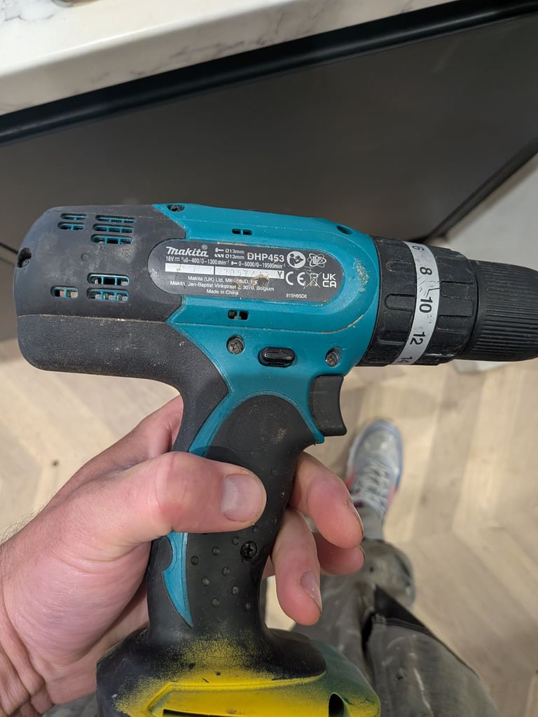 makita 18v drill and 5ah battery
