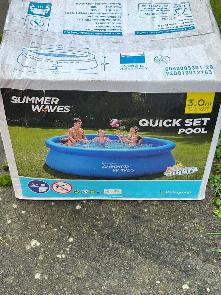 Bouncy castle /inflatable pool 