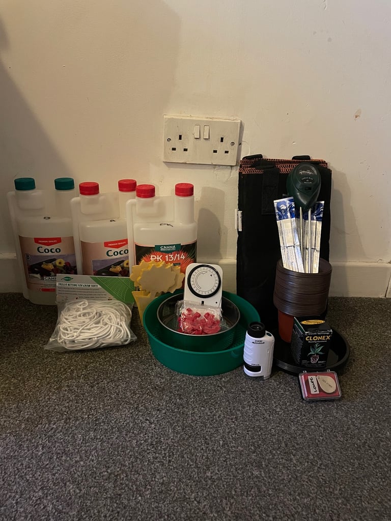 image for Starter Kit for Plant Cuttings & Care, CloneX, Timer, Nutes, Pots&Tray