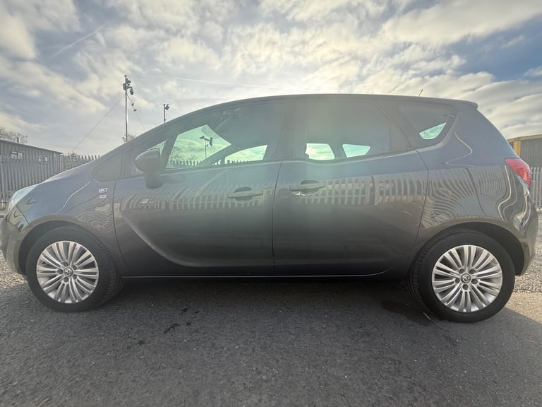 2011 Vauxhall Meriva 1.4 16V Excite Euro 5 5dr MPV Petrol Manual