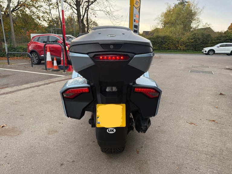 2021 Can-Am Spyder F3 Limited 1330cc 6 speed semi automatic trike in Blue Met