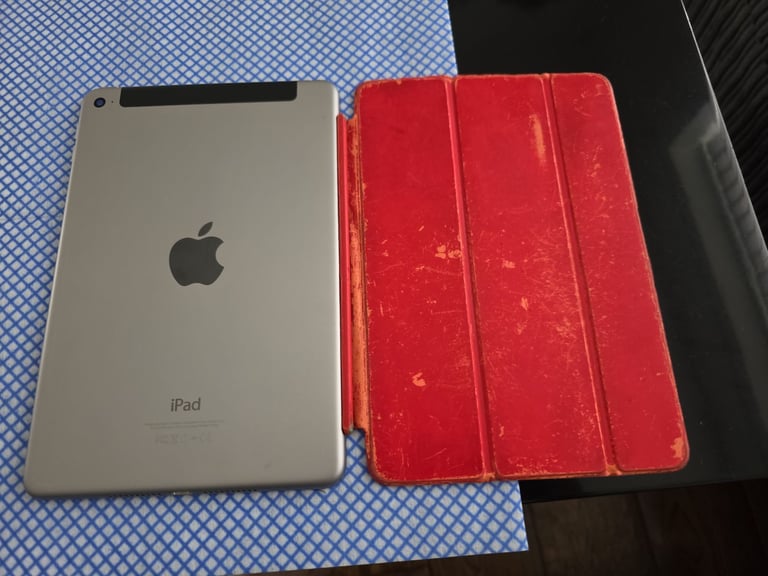 Apple ipad mini4. 128GB wifi plus cellular 