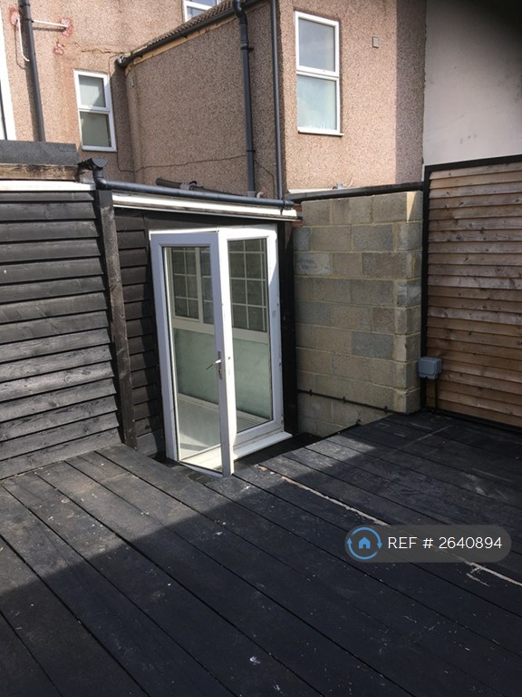 3 bedroom flat in Alma Road, Sheerness, ME12 (3 bed) (#2640894)