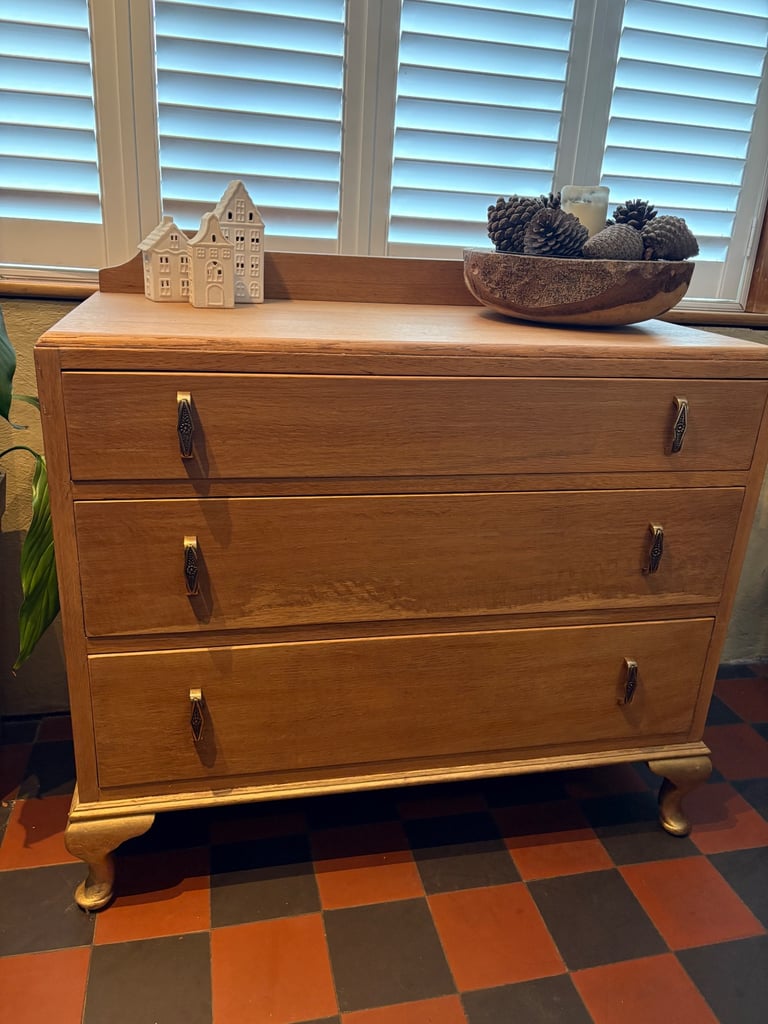 image for Solid oak chest of drawers