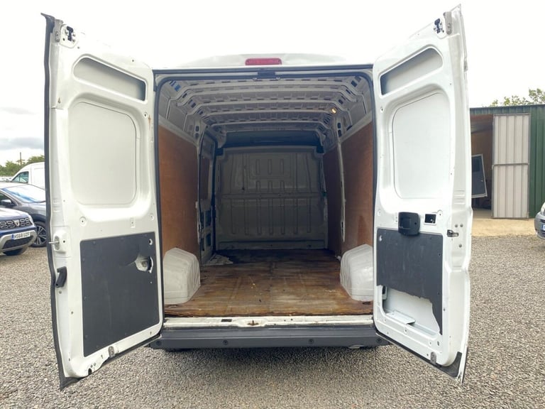 2017 Peugeot Boxer 2.0 BlueHDi 335 Professional L3 H2 Euro 6 5dr PANEL VAN Diesel Manual