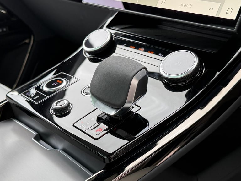 2023 Land Rover Range Rover Sport 3.0 D300 MHEV Dynamic SE SUV 5dr Diesel Auto 4WD Euro 6 (s/s) (...