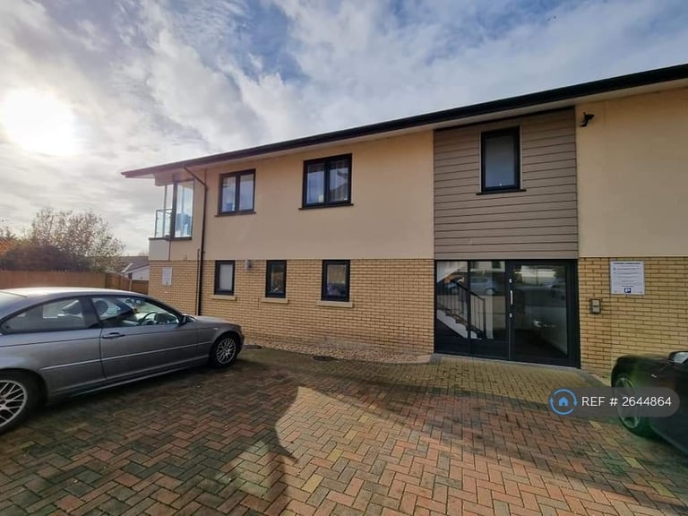 2 bedroom flat in Stonehouse Court, Stanground, Peterborough, PE2 (2 bed) (#2644864)