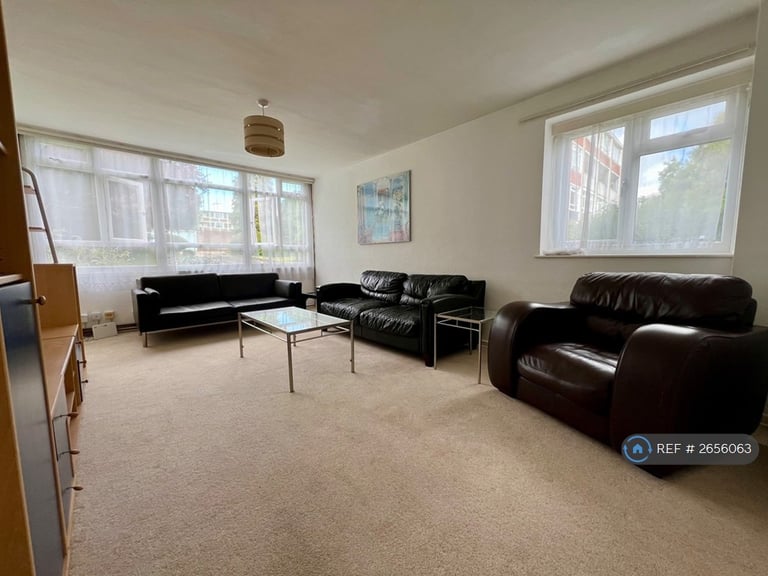 5 bedroom flat in Garden Royal, London, SW15 (5 bed) (#2656063)
