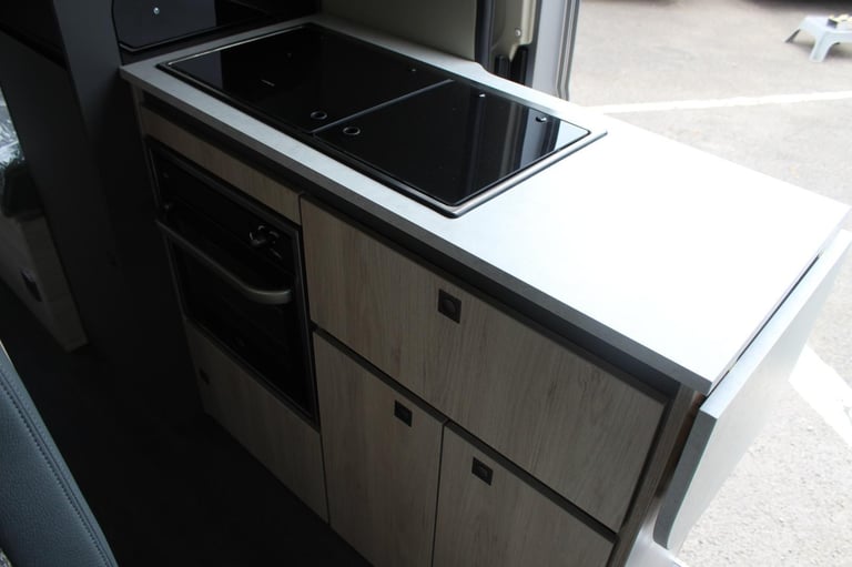 Auto-Trail Expedition 67 POP TOP ROOF, AUTOMATIC DIESEL AUTOMATIC 2025