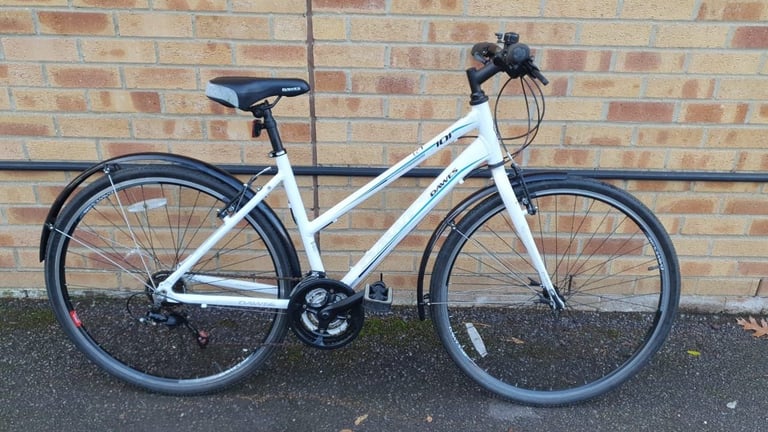 image for Lightweight Aluminium Dawes 101 Discovery Hybrid bike in good condition with mudguards