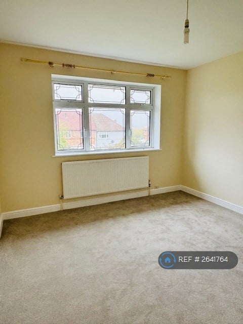 3 bedroom house in Alnwick Road, London, SE12 (3 bed) (#2641764)