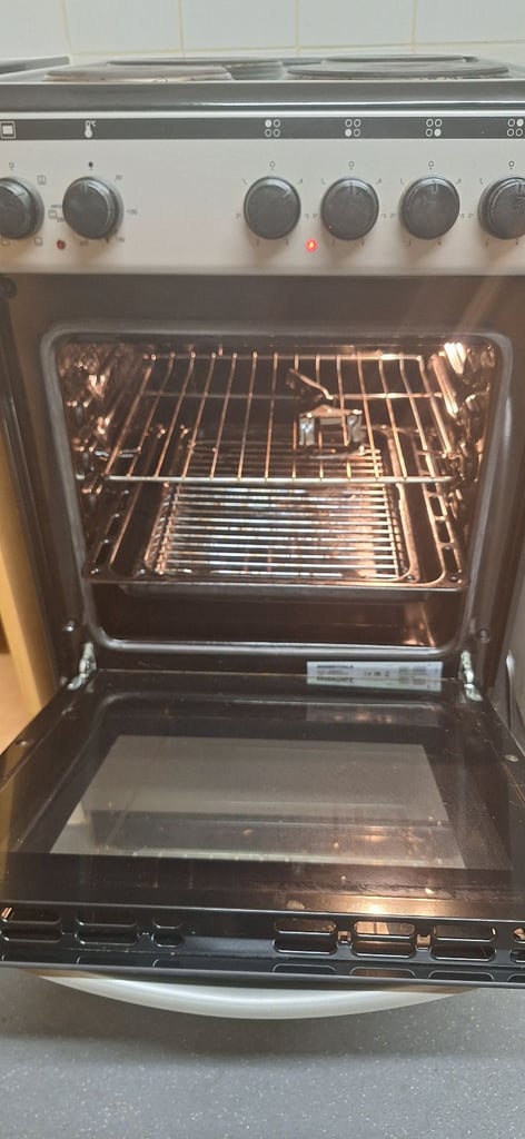 ELECTRIC COOKER EXCELLENT CONDITION £120 o.n.o