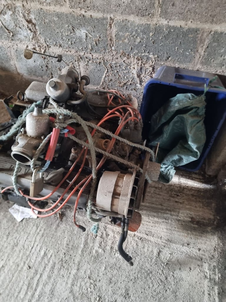 Rover v8 engine including carbs and auto box 
