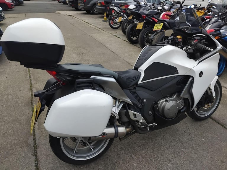 2011 11 HONDA VFR 1200 F-A WHITE VFR1200F FULL LUGGAGE SPORTS TOURER NEW MOT