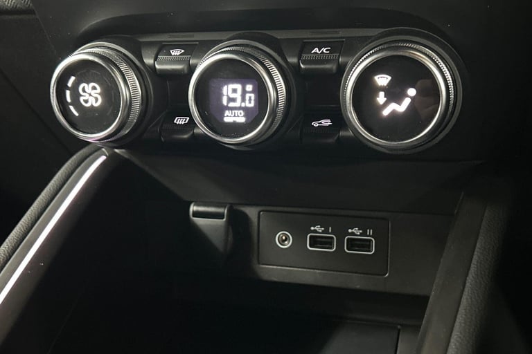2024 Renault Clio 1.6 E-TECH techno Hatchback 5dr Petrol Hybrid Auto Euro 6 (s/s) (145 ps) HATCHB...