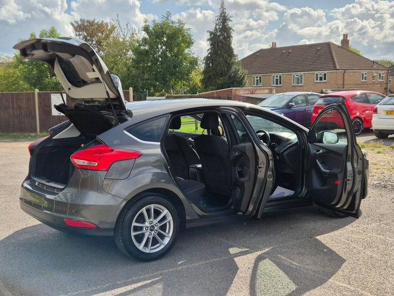 2015 Ford Focus 1.6 Zetec Powershift Euro 6 5dr HATCHBACK Petrol Automatic