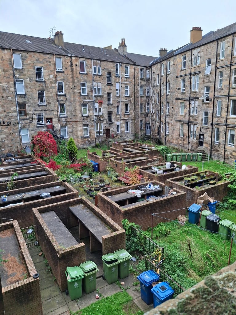 Partly furnished room available to let for student/young professional