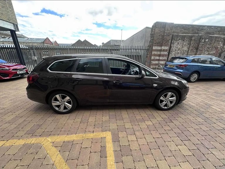 image for Vauxhall, ASTRA, Estate, 2013, Automatic, 1598 (cc), 5 doors